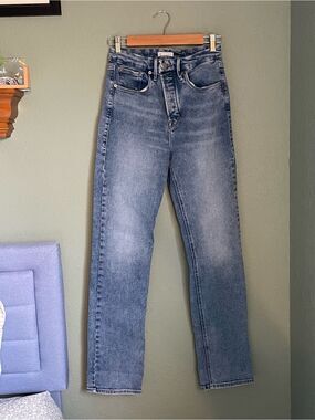 Good American Straight Leg Button Fly Size 8/29 Medium Wash